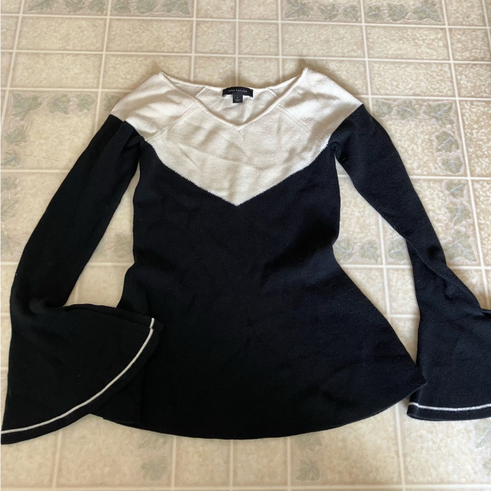 Ann Taylor Wool Blend v neck Black Bell Sleeve sweater
